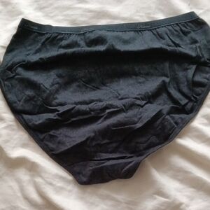 Hanes Black Briefs with Seamless Waistband